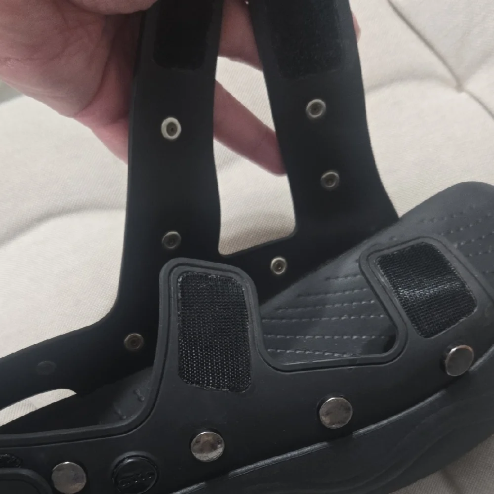 CROCS Black Sandals Size Women 7, Adjustable Straps - Picture 10 of 14